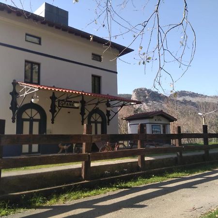 Castro Urdiales - La Vieja Estacion - Cerca De Bilbao Pensionat Eksteriør billede