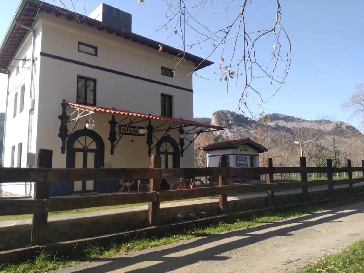 Castro Urdiales - La Vieja Estacion - Cerca De Bilbao Pensionat Eksteriør billede