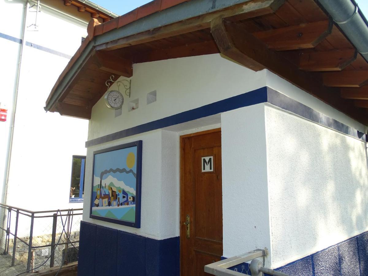 Castro Urdiales - La Vieja Estacion - Cerca De Bilbao Pensionat Eksteriør billede